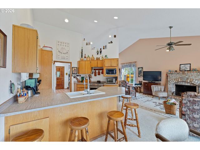 1954 Sw SESAME St, Mc Minnville, OR 97128