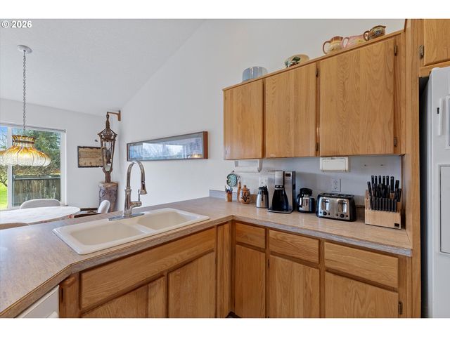 1954 Sw SESAME St, Mc Minnville, OR 97128