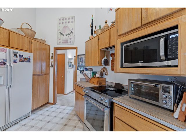 1954 Sw SESAME St, Mc Minnville, OR 97128