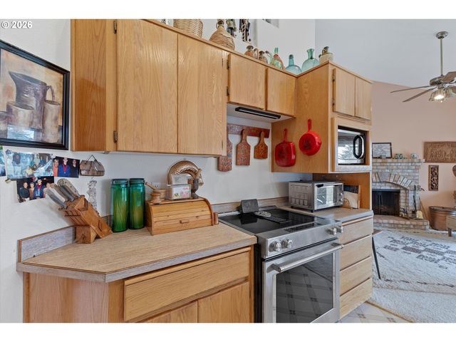 1954 Sw SESAME St, Mc Minnville, OR 97128