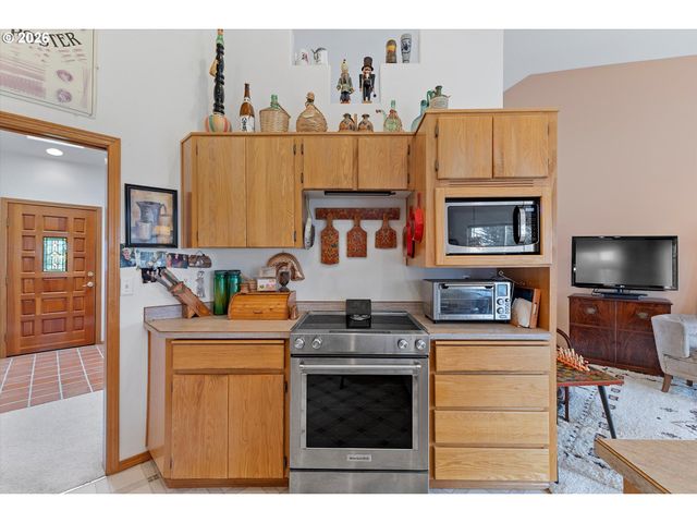 1954 Sw SESAME St, Mc Minnville, OR 97128