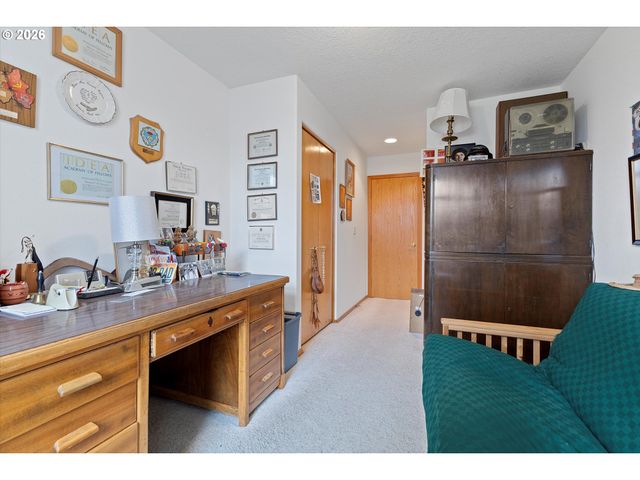 1954 Sw SESAME St, Mc Minnville, OR 97128