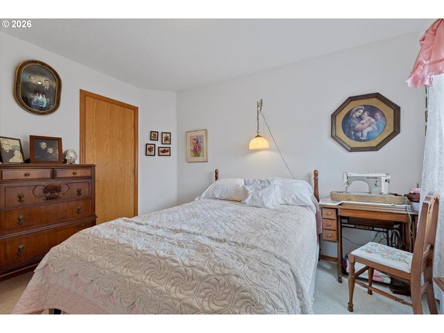 1954 Sw SESAME St, Mc Minnville, OR 97128