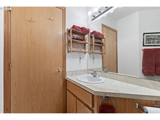 1954 Sw SESAME St, Mc Minnville, OR 97128