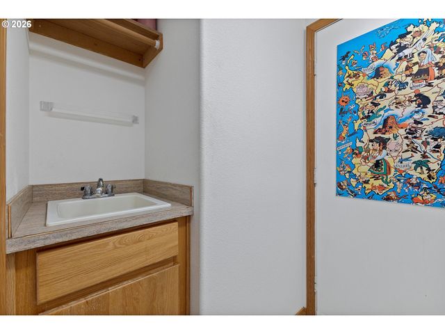 1954 Sw SESAME St, Mc Minnville, OR 97128