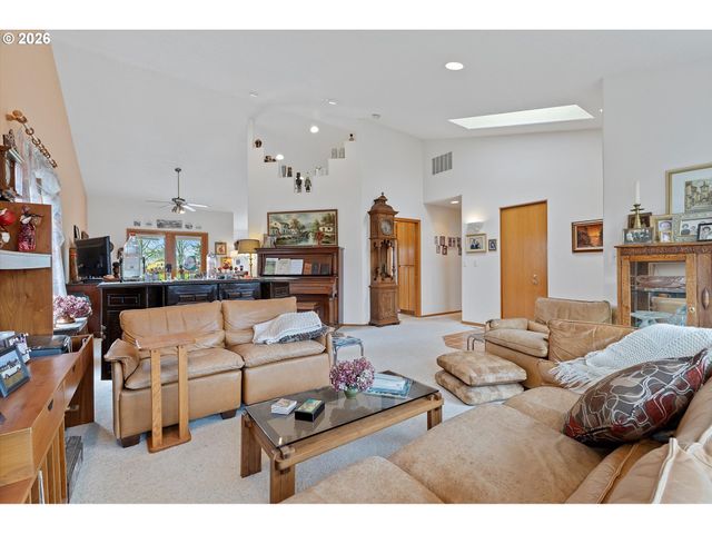 1954 Sw SESAME St, Mc Minnville, OR 97128