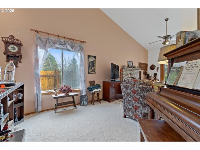 1954 Sw SESAME St, Mc Minnville, OR 97128