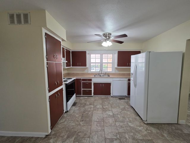 813 Bryan Street Street, Houston, MO 65483