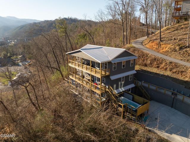 139 Water Tower Road, Gatlinburg, TN 37738