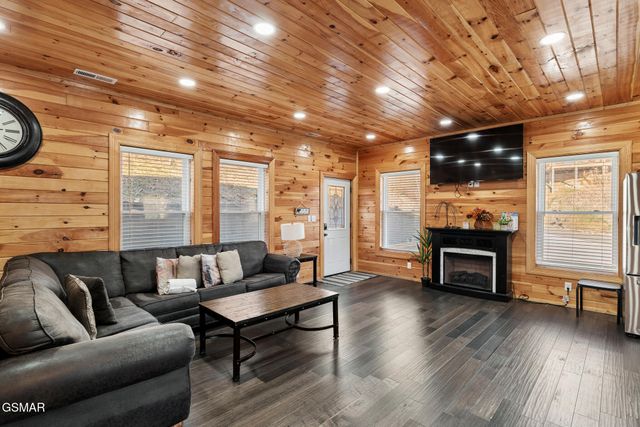 139 Water Tower Road, Gatlinburg, TN 37738