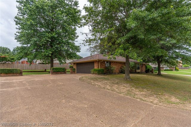1424 10th Street, Van Buren, AR 72956