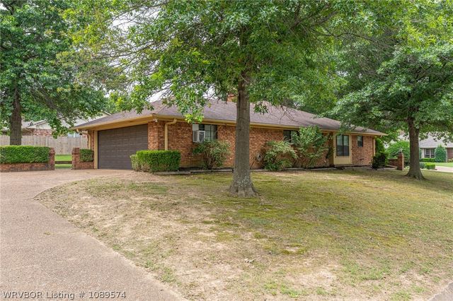 1424 10th Street, Van Buren, AR 72956