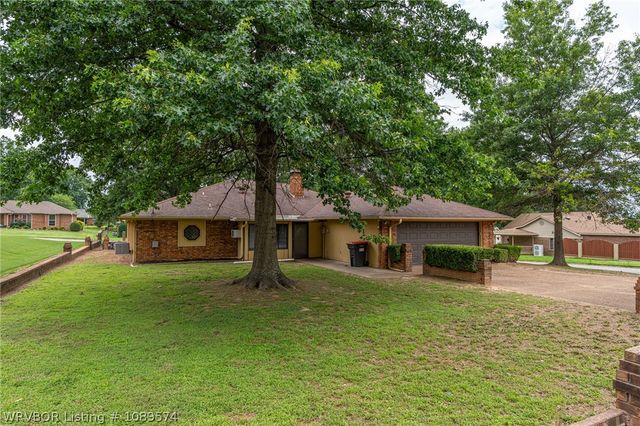 1424 10th Street, Van Buren, AR 72956