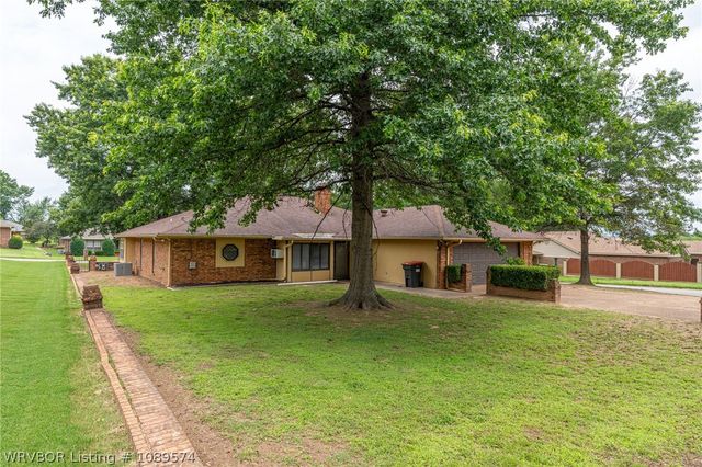1424 10th Street, Van Buren, AR 72956