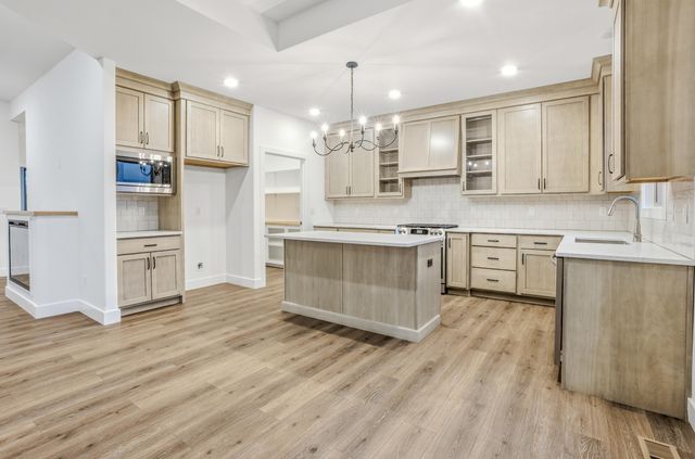 705 NAPA DR, Columbia, MO 65203