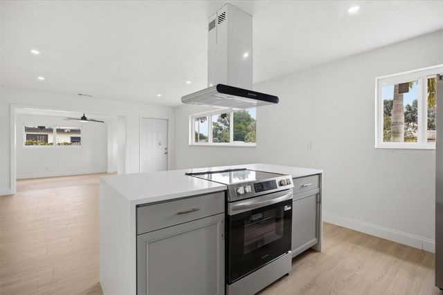 737 W Ilex Drive, West Palm Beach, FL 33403