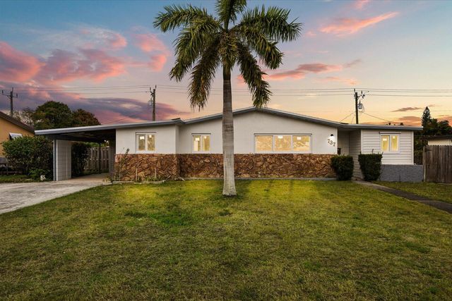 737 W Ilex Drive, West Palm Beach, FL 33403