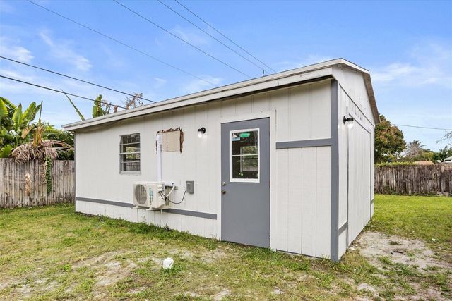 737 W Ilex Drive, West Palm Beach, FL 33403