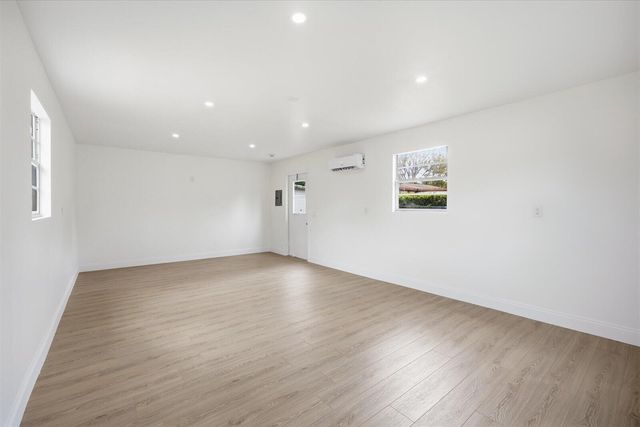 737 W Ilex Drive, West Palm Beach, FL 33403