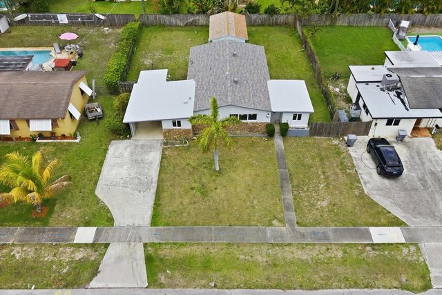 737 W Ilex Drive, West Palm Beach, FL 33403