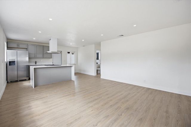 737 W Ilex Drive, West Palm Beach, FL 33403