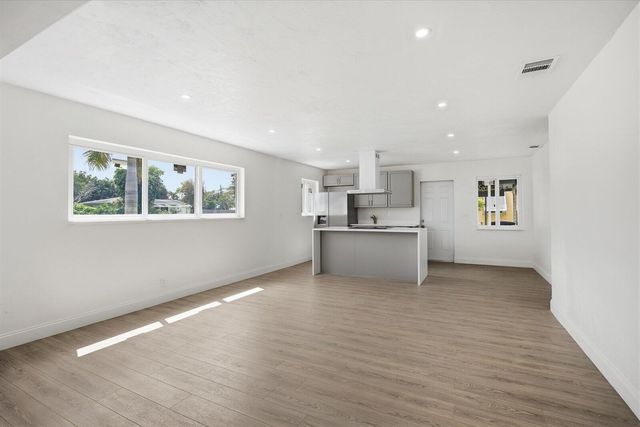 737 W Ilex Drive, West Palm Beach, FL 33403