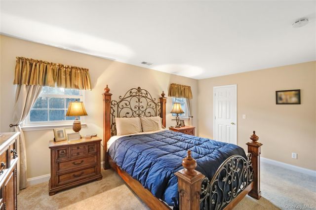 70 Strawberry Commons, Riverhead, NY 11901