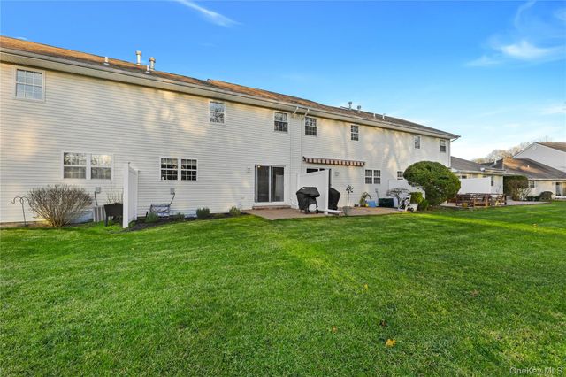 70 Strawberry Commons, Riverhead, NY 11901