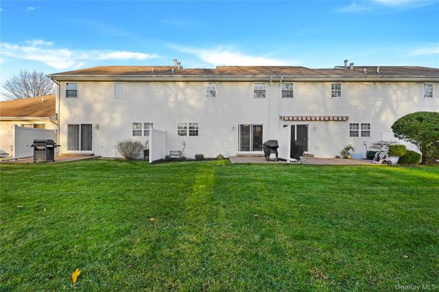 70 Strawberry Commons, Riverhead, NY 11901