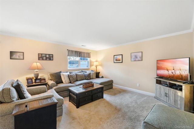 70 Strawberry Commons, Riverhead, NY 11901