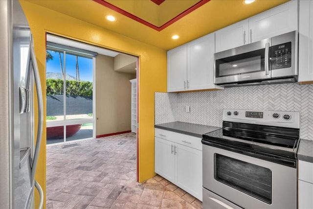 130 W Racquet Club Road 511, Palm Springs, CA 92262