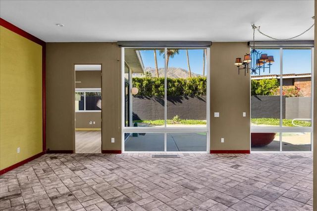 130 W Racquet Club Road 511, Palm Springs, CA 92262