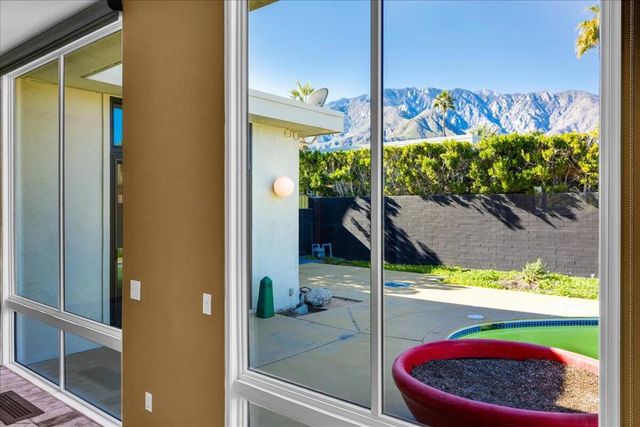 130 W Racquet Club Road 511, Palm Springs, CA 92262