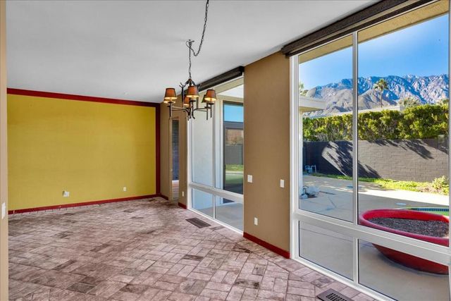 130 W Racquet Club Road 511, Palm Springs, CA 92262