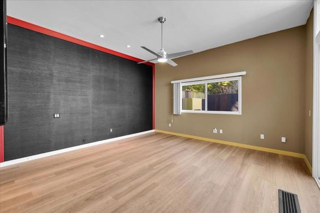 130 W Racquet Club Road 511, Palm Springs, CA 92262