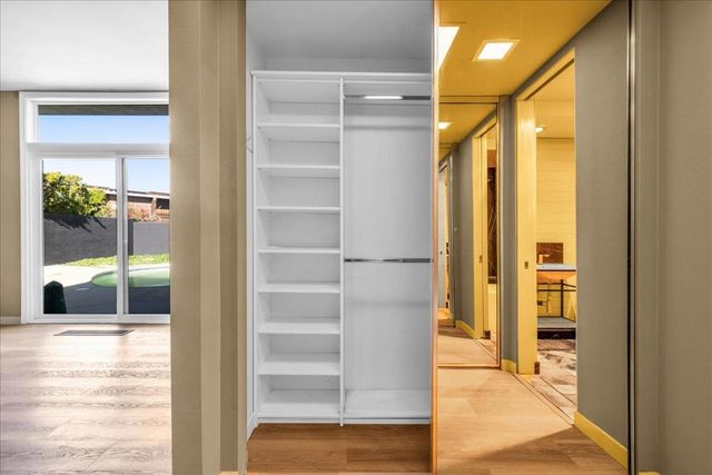 130 W Racquet Club Road 511, Palm Springs, CA 92262