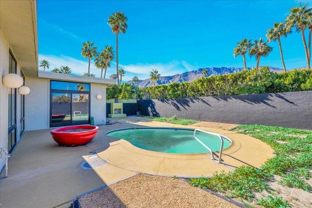 130 W Racquet Club Road 511, Palm Springs, CA 92262