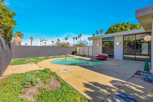 130 W Racquet Club Road 511, Palm Springs, CA 92262