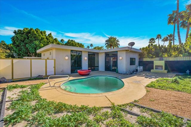 130 W Racquet Club Road 511, Palm Springs, CA 92262