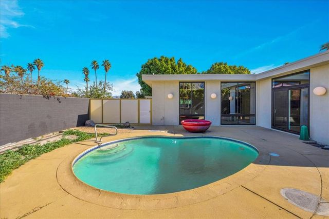 130 W Racquet Club Road 511, Palm Springs, CA 92262