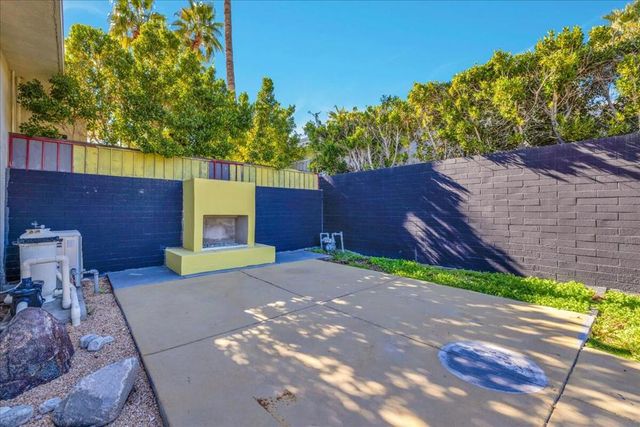 130 W Racquet Club Road 511, Palm Springs, CA 92262