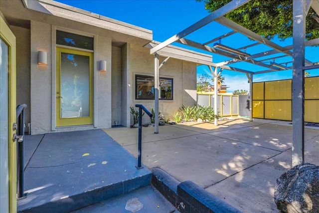 130 W Racquet Club Road 511, Palm Springs, CA 92262