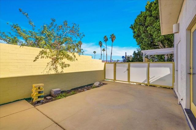 130 W Racquet Club Road 511, Palm Springs, CA 92262