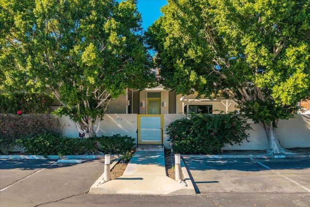 130 W Racquet Club Road 511, Palm Springs, CA 92262