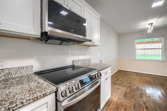 909 Columbus Court, Bedford, TX 76022