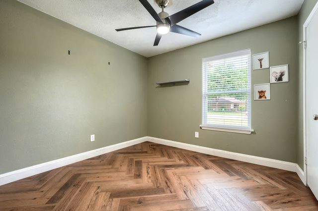 909 Columbus Court, Bedford, TX 76022