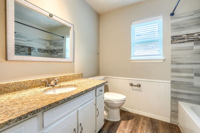 909 Columbus Court, Bedford, TX 76022