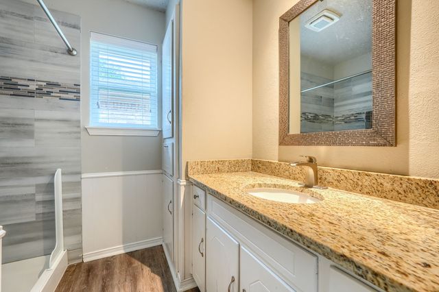 909 Columbus Court, Bedford, TX 76022