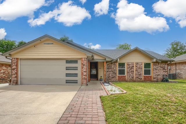 909 Columbus Court, Bedford, TX 76022