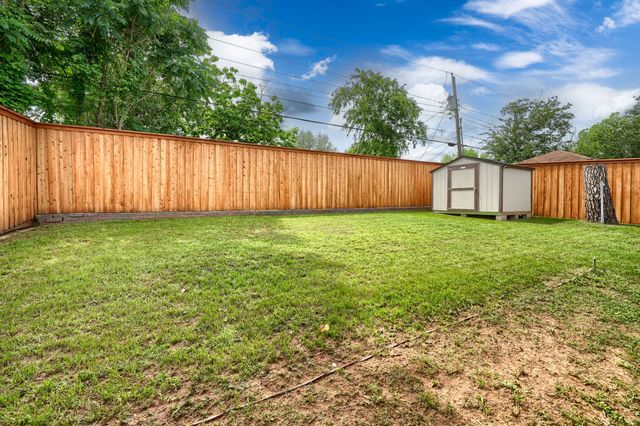 909 Columbus Court, Bedford, TX 76022